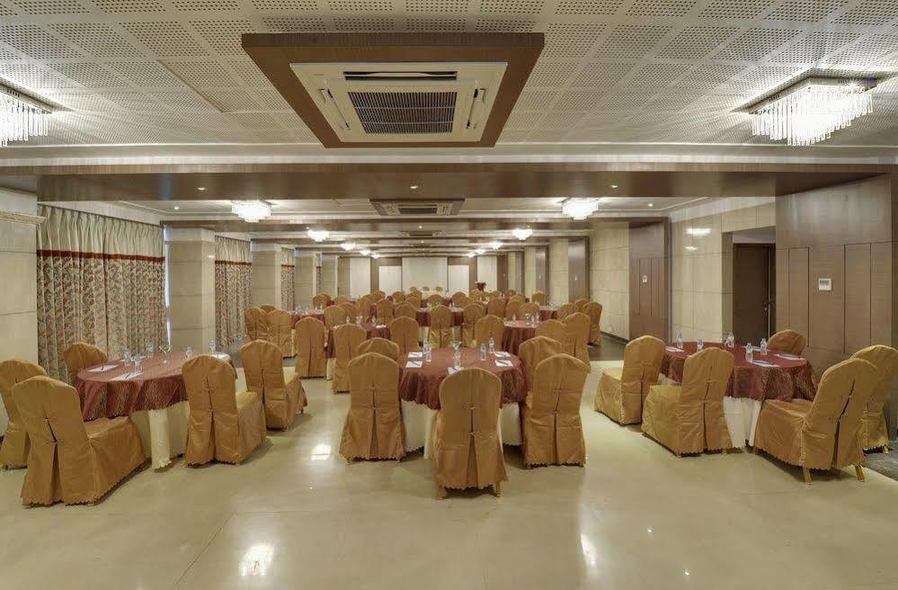 Meritas Picaddle Resort Lonavala Kültér fotó